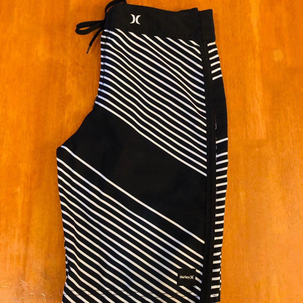 NWOT - HURLEY SHORTS - Picture 2 of 2